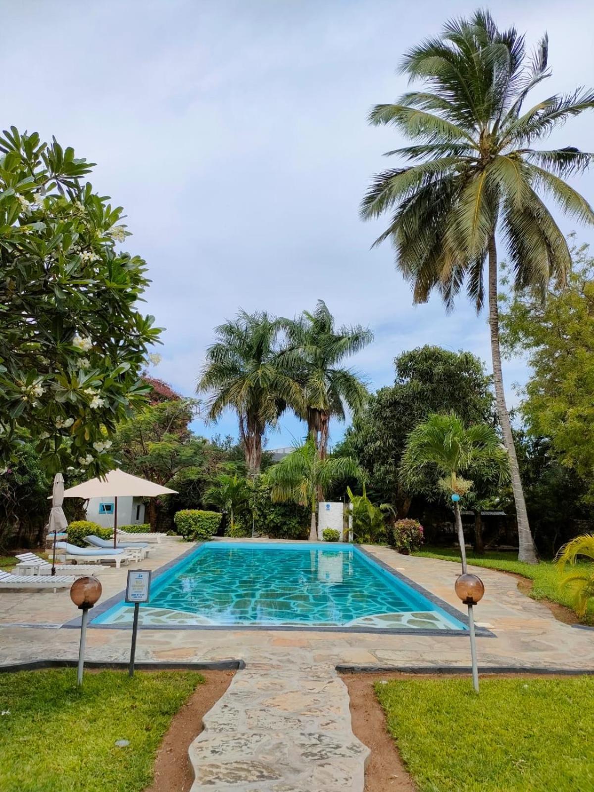 White Nyumba Apartment Malindi Exterior photo