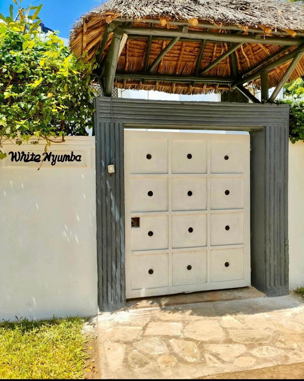 White Nyumba Apartment Malindi Exterior photo